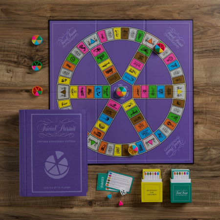 Hasbro Pulse Trivial Pursuit Vintage Bookshelf Edition