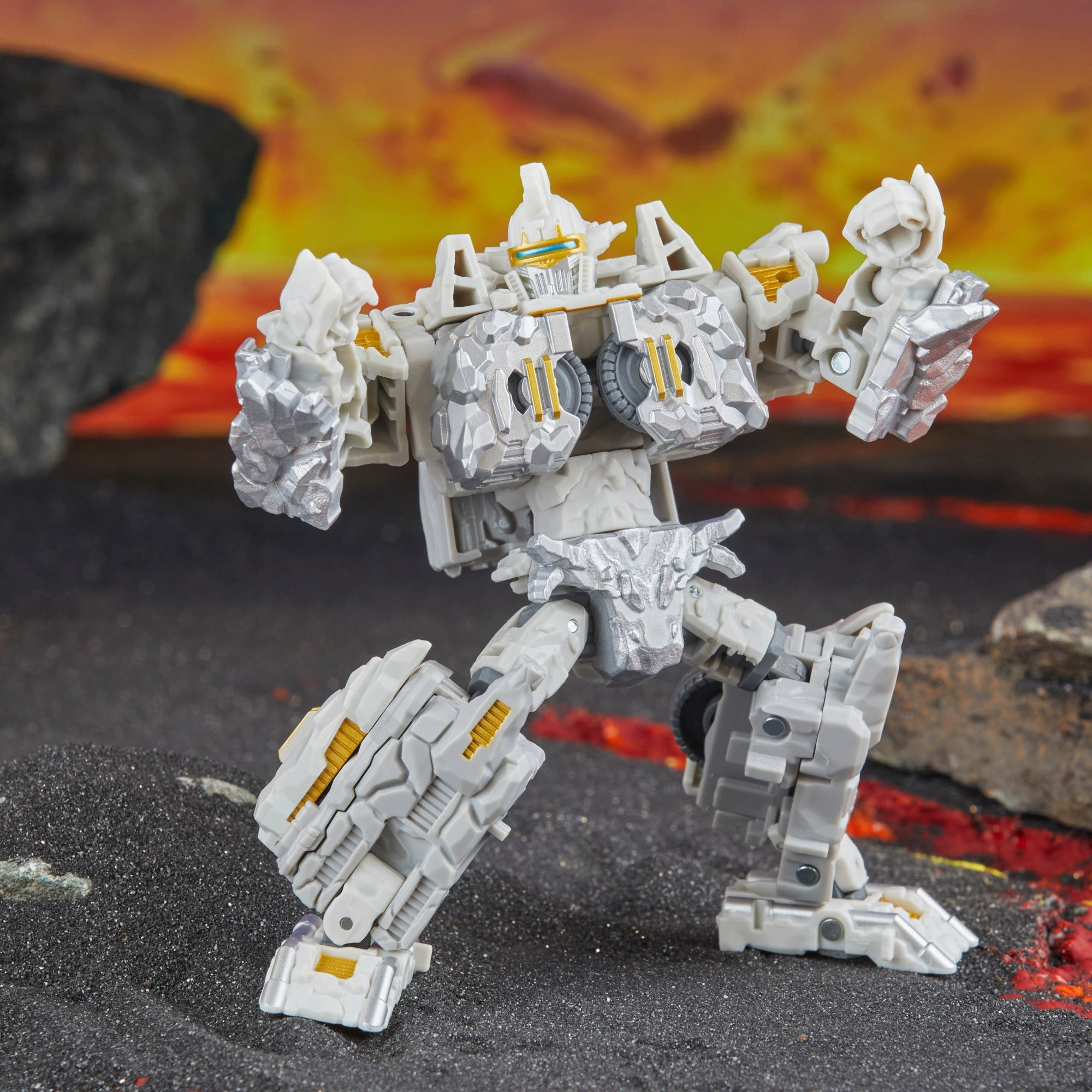 Hasbro Pulse Transformers Legacy United Deluxe Class Infernac Universe Nucleous