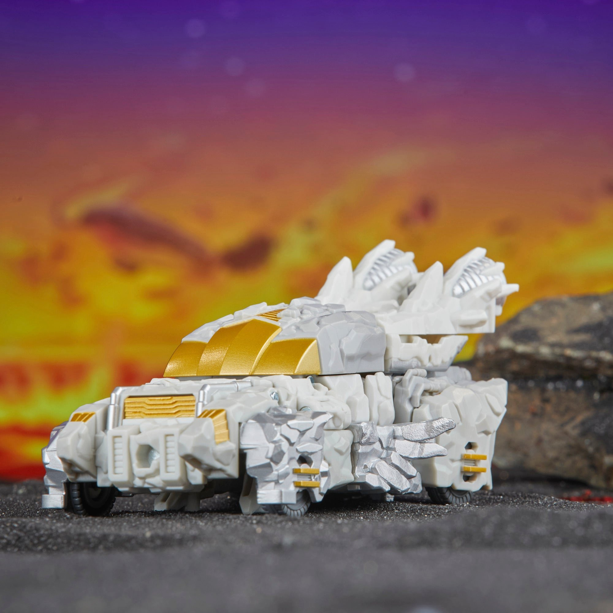 Hasbro Pulse Transformers Legacy United Deluxe Class Infernac Universe Nucleous