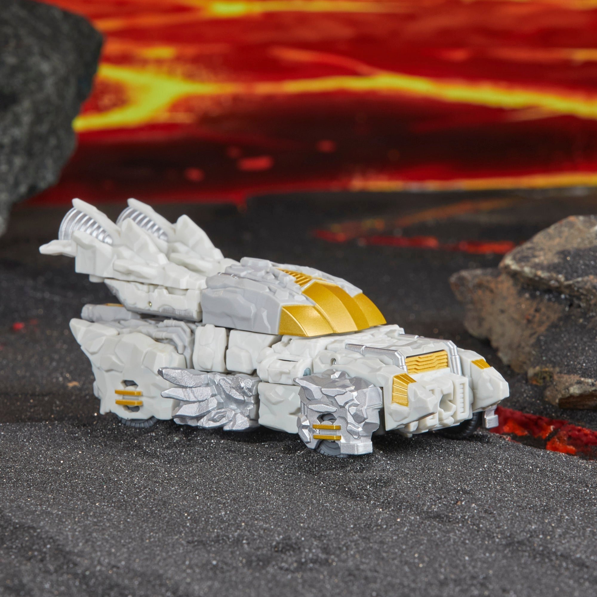 Hasbro Pulse Transformers Legacy United Deluxe Class Infernac Universe Nucleous